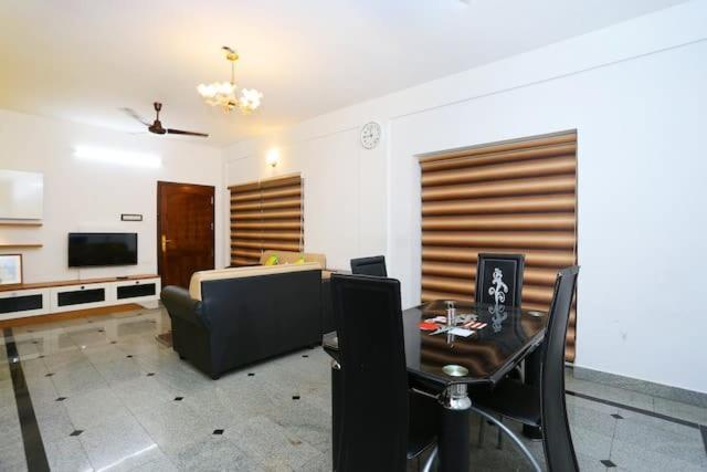The Solo Apartments Kadavanthra Kochi エクステリア 写真