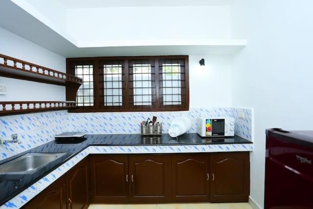 The Solo Apartments Kadavanthra Kochi エクステリア 写真